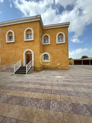 For sale: Villa in Al Qarnain 2 / Sharjah In a very excellent location, second plot from the main road, facing the schools Land area: 18,000 sq ft