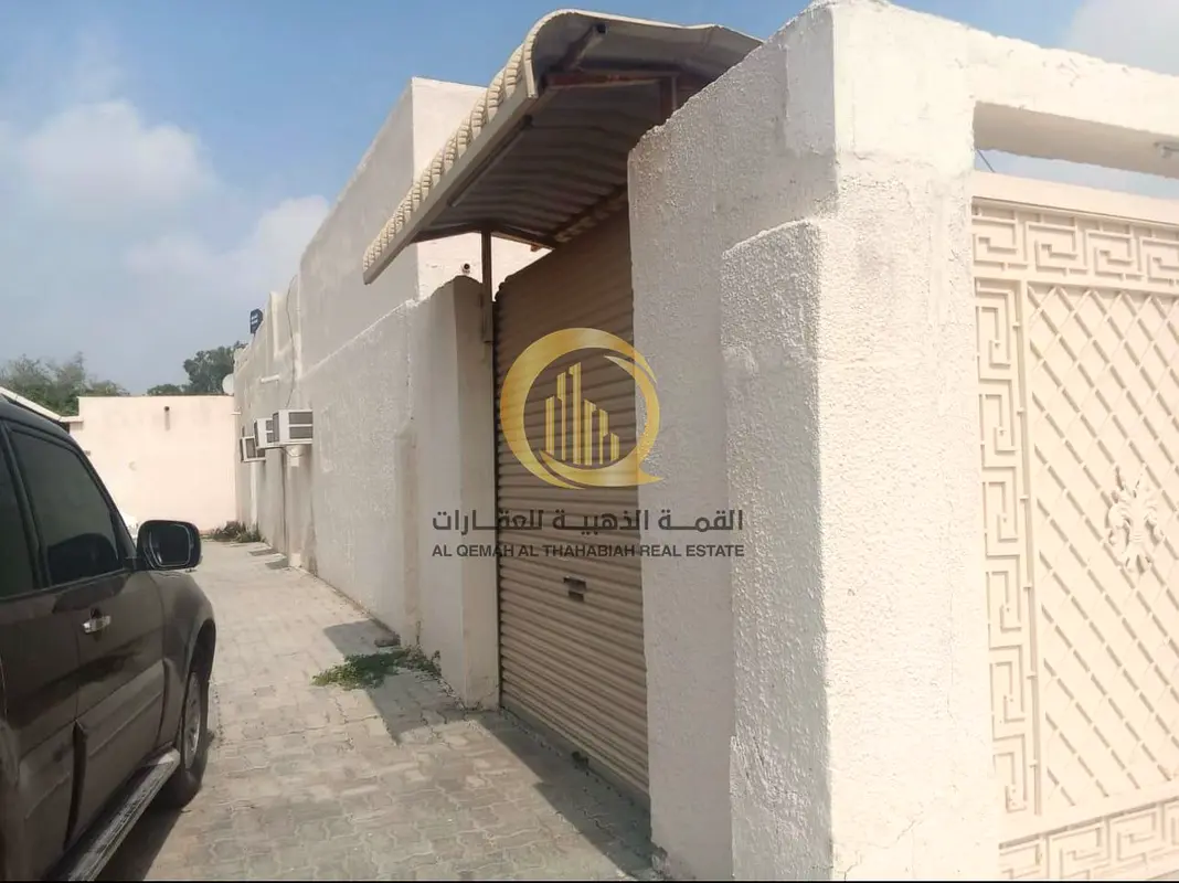 للبيع بيت في القاسمية ضاحية الحيرة  بمساحة 6400 قدم