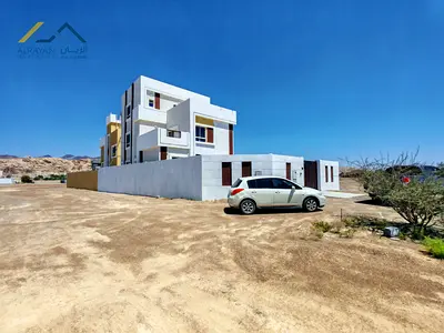 فرصة ذهبية لامتلاك فيلا زاوية في مصفوت بأجواء هادئة وإطلالة رائعة ومساحات مثالية للعائلة