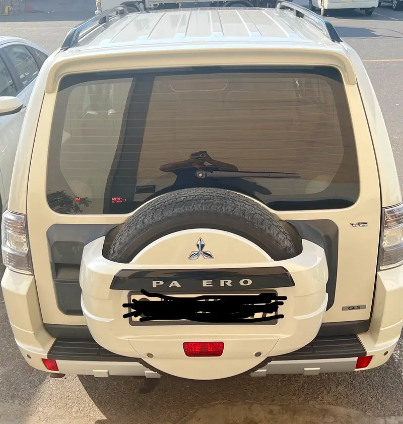 Mitsubishi Pajero 2014 — photo 1 of 3
