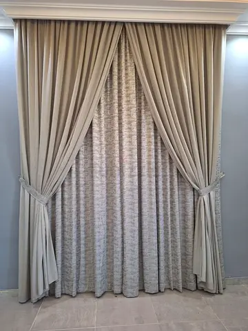 Beige double-layer curtains with tiebacks - good condition