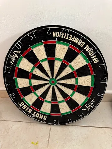 Dart board for sale + (Dart kit included)