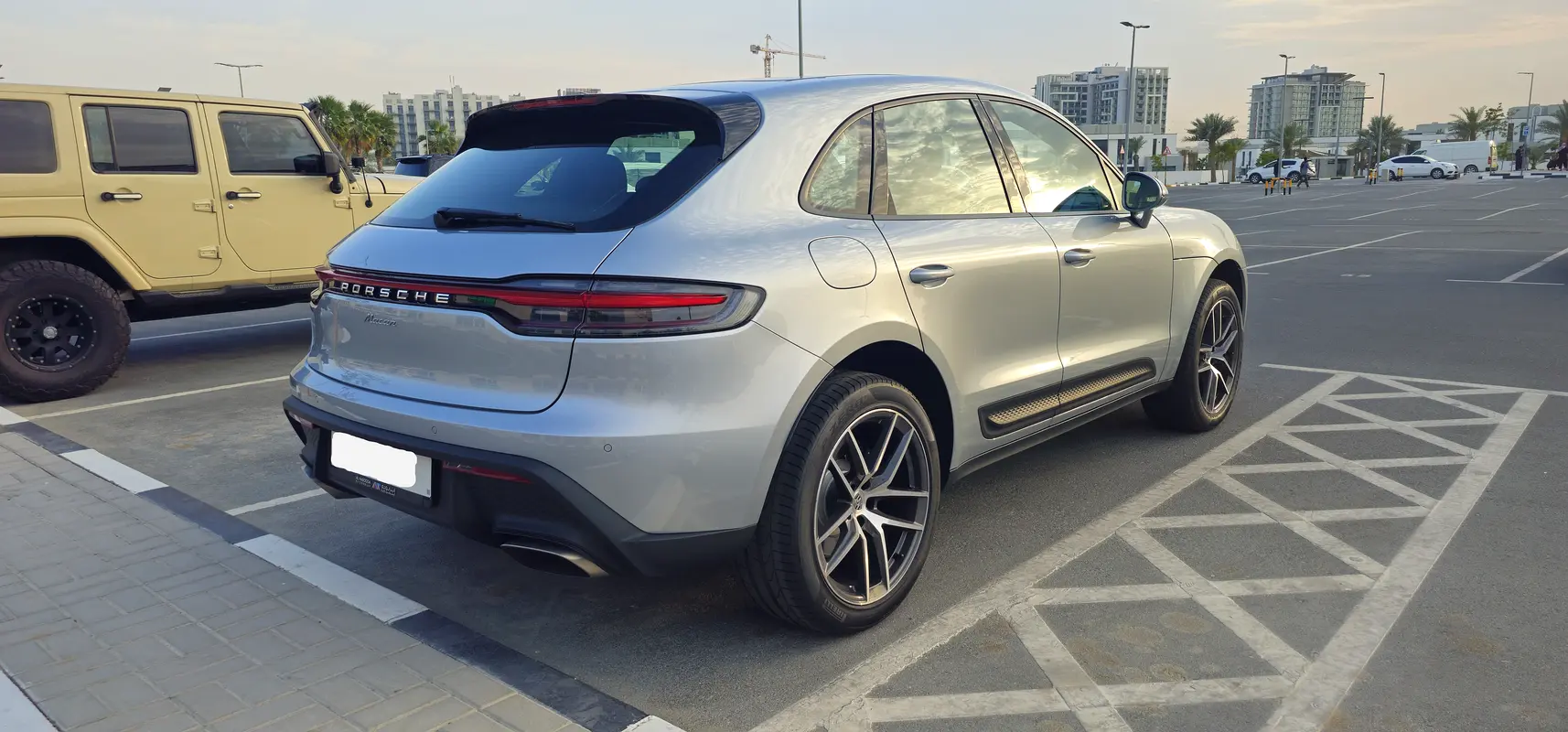 Porsche Macan 2025 — photo 1 of 17