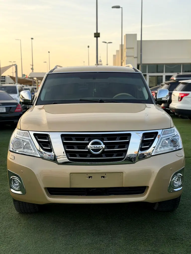 Nissan Patrol 2012 — photo 1 of 17