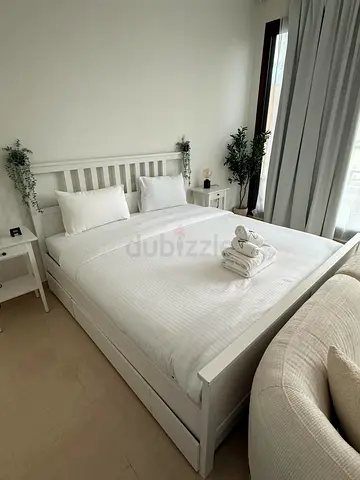KING BED SET FOR SALE MATTRESSES / BEDSIDE TABLES / BED