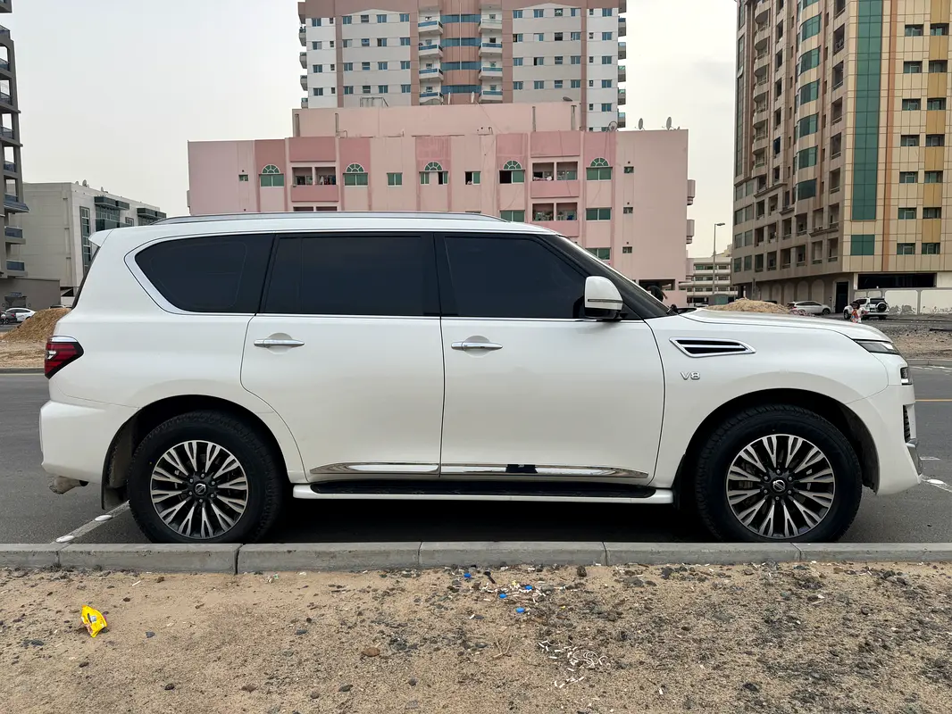 Nissan Patrol 2020 — photo 1 of 13