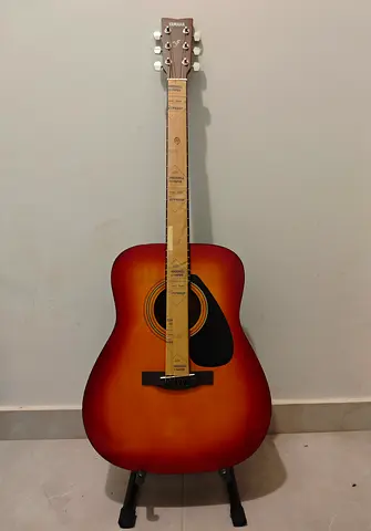 Yamaha Acoustic Guitar - Sunburst Dreadnought (Like New)