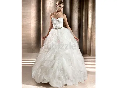 Designer wedding dress Pronovias, real feather, size S, MSRP AED 16.800