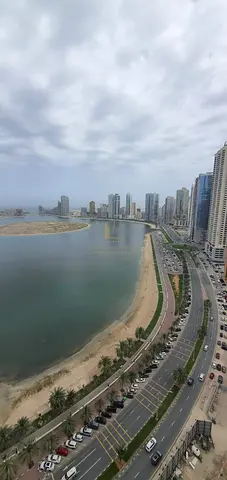 *للإيجار غرفة وصاله إطلالة جانبية على البحيرة مع بلكونة في الخان موقع مميز*