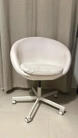 My white swivel desk chair with wheels — gently used