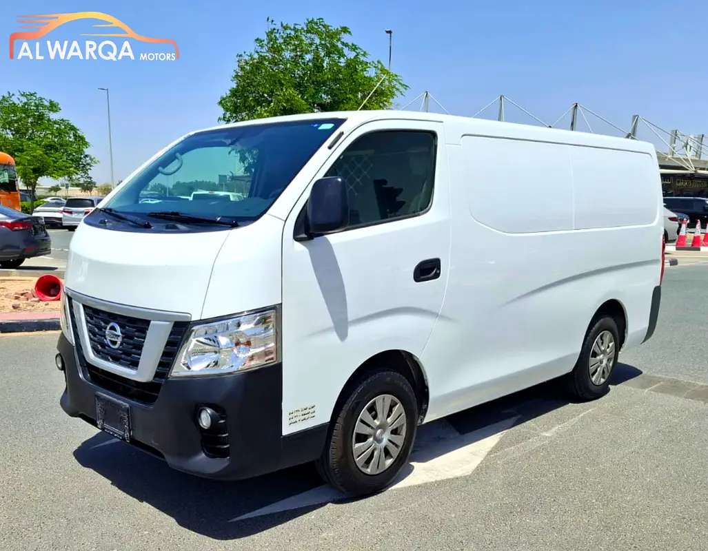 Nissan Urvan 2021 — photo 1 of 18