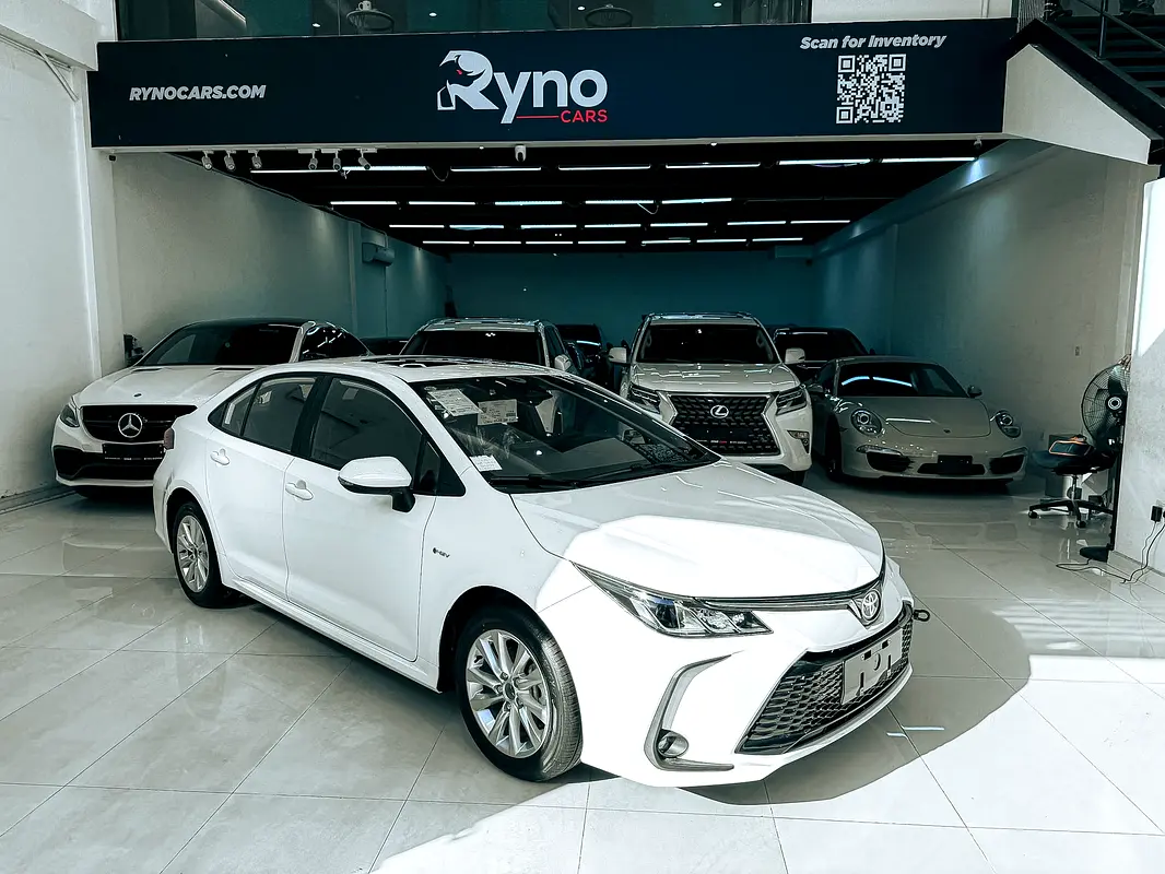 Toyota Corolla 2025 — photo 1 of 18