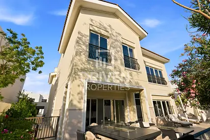 Bungalow Villa Layout | Landscaped | Vacant