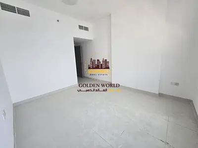 شقة غرفة وصالة في القاسمية الشارقة، بناء جديد أول ساكن، حمامين، اطلالة مفتوحة، نوافذ بانوراما، تكييف موفر للطاقة. السعر 42,000 سنوياً.