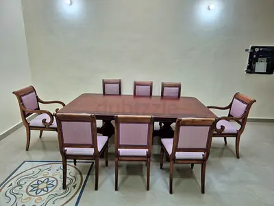 Dining table good condition