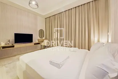 Well Appointed Unit | Ideal Location | Mid Floor