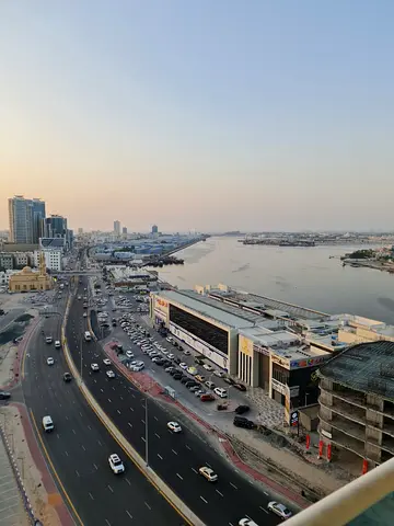 ثلاث غرف وصالة _سوبر ديلوكس شامل النت والكهرباء والماء باركنك جيم مسبح عجمان برج الواحه 2 اطلالة مميزه على الخور