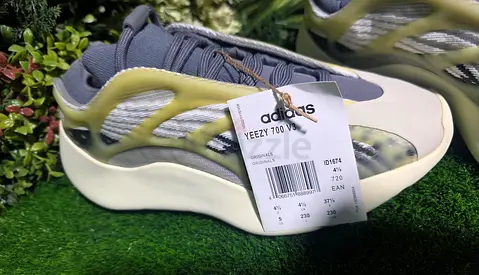 Adidas Yeezy 700 V3 - New with tags (Size 47 1/3)