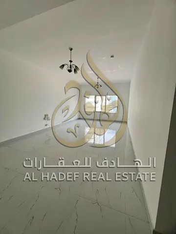 شقة غرفتين ماستر مع صالة – مساحة مريحة، موقع مميز، مناسبة للعائلات