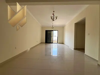 شقة 3 غرف وصالة للإيجار في أرقى مناطق مويلح الجديدة بمساحات واسعة جداً