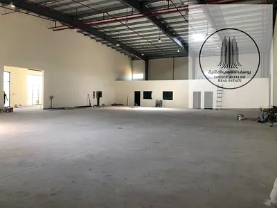 شوروم ومستودع 11 ألف قدم كهرباء 100 كيلو بأم القيوين