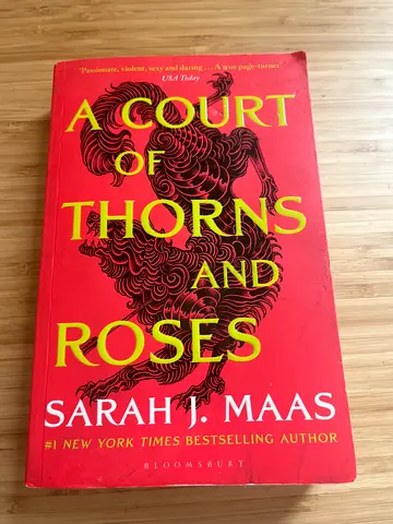 A Court of Thorns and Roses — Sarah J. Maas (paperback, used)