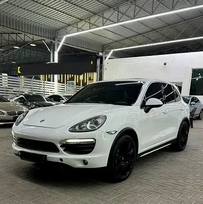 2014 Porsche Cayenne S - GCC Specs V8
