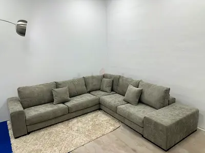 Like new condition Natuzzi brand corner sofa