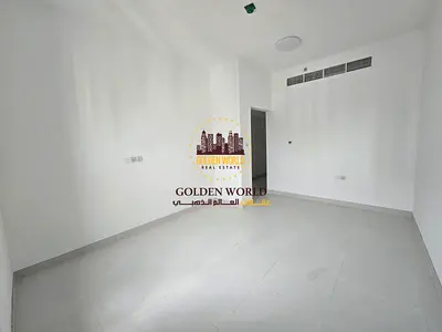 شقة غرفة وصالة في القاسمية الشارقة، بناء جديد أول ساكن، حمامين، تكييف موفر للطاقة، موقع مميز قريب من الخدمات. السعر 39,000 سنوياً.