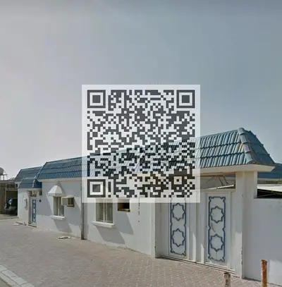 صفقة جيدة لمبنى سكني كبير متاح فقط للسكان المحليين في موقع فلج المعلا، أم القيوين