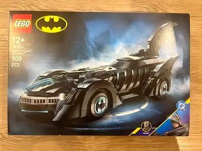 BRAND NEW LEGO 76304 DC BATMAN FOREVER BATMOBILE