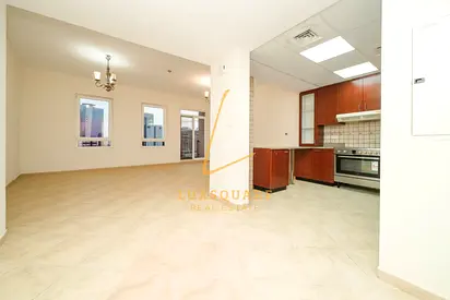 PRIME LOCATION | SPACIOUS UNIT | VACANT
