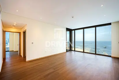 High End Location | Mid Floor | Elegant Living