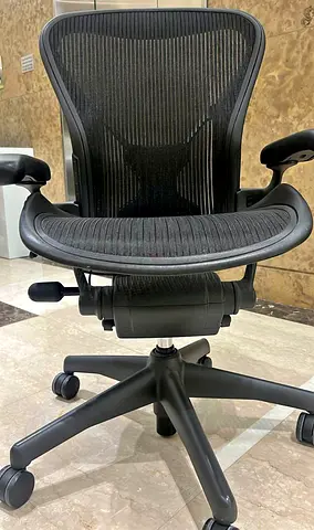 Herman Miller Areon classic chair size B size and C full loaded available for selling