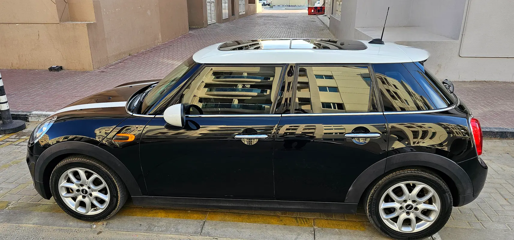 MINI Cooper 2019 — photo 1 of 17