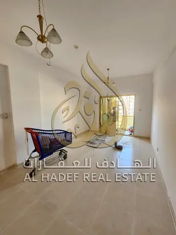 غرفتين نوم بتصميم مريح  صالة واسعة مناسبة للعائلة  بلكونة بإطلالة جيدة  2 حمام  مطبخ عملي ومساحة مناسبة  تشطيبات جيدة ومساحات مريحة