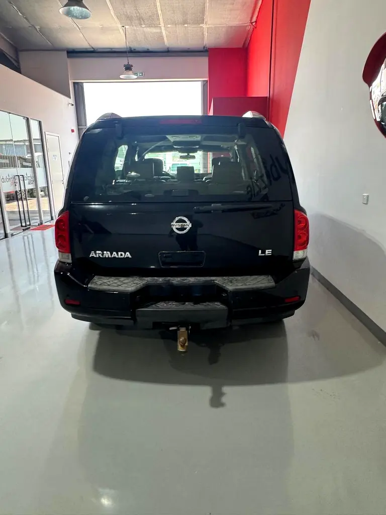 Nissan Armada 2011 — photo 1 of 9