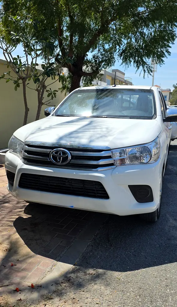 Toyota Hilux 2022 — photo 1 of 14