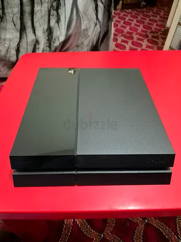 Sony PlayStation 4 (original) console + 2 original controllers - working condition