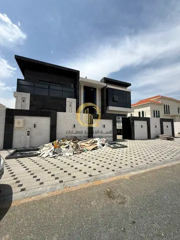 للبيع فيلا في الحوشي بتصميم شخصي معاصر الموقع فنان صوب النوف قريب جدا من جسر الحوشي  مساحه الارض 10.000 قدم