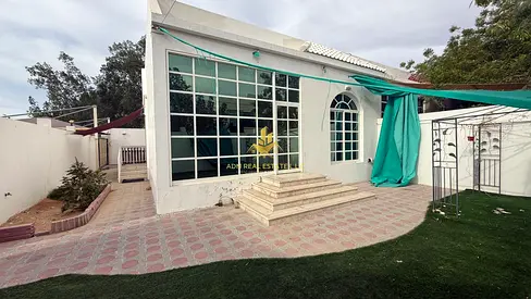 *SINGLE STOREY*-3BR VILLA-PRIVATE YARD-MAIDS ROOM-KITCHEN- AWAY FROM FLIGHT PATH-PRIME LOCATION