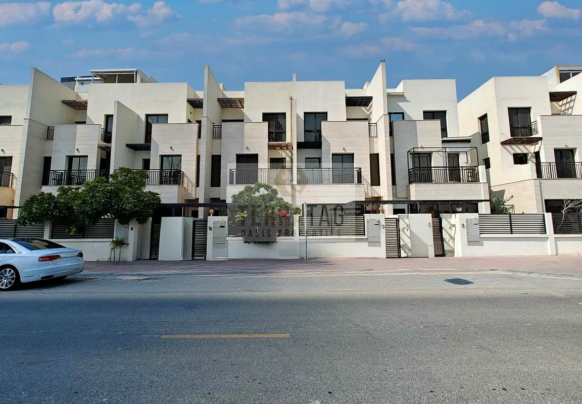 Modern Finishes 4 Bedroom Villa Multiple Balconies