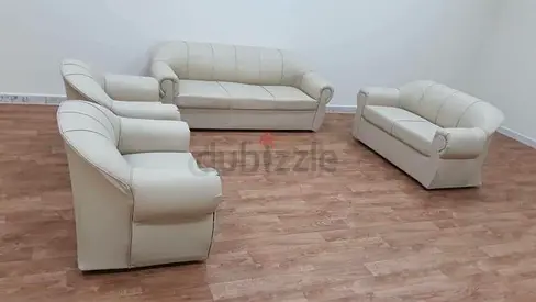 Elegant Living Sofa – تصميم حديث
