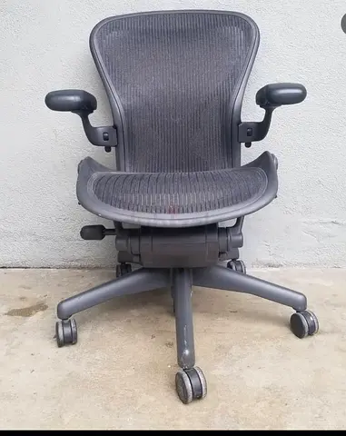 Selling Herman miller Aeron chair