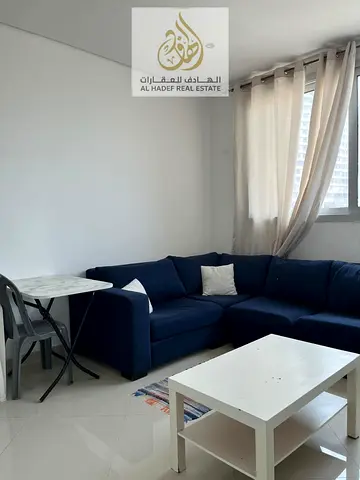 شقة غرفة وصالة مفروشة للإيجار في الشارقة الخان بتشطيب ممتاز وموقع مميز قريب من الكورنيش وقريب من جميع الخدمات