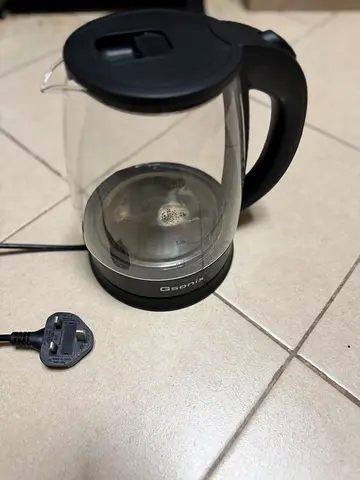 Electric glass kettle boiling water غلاية ماء زحاجي