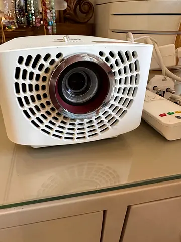 White home projector, working condition — comes with remote and power cable. LG PF1500G