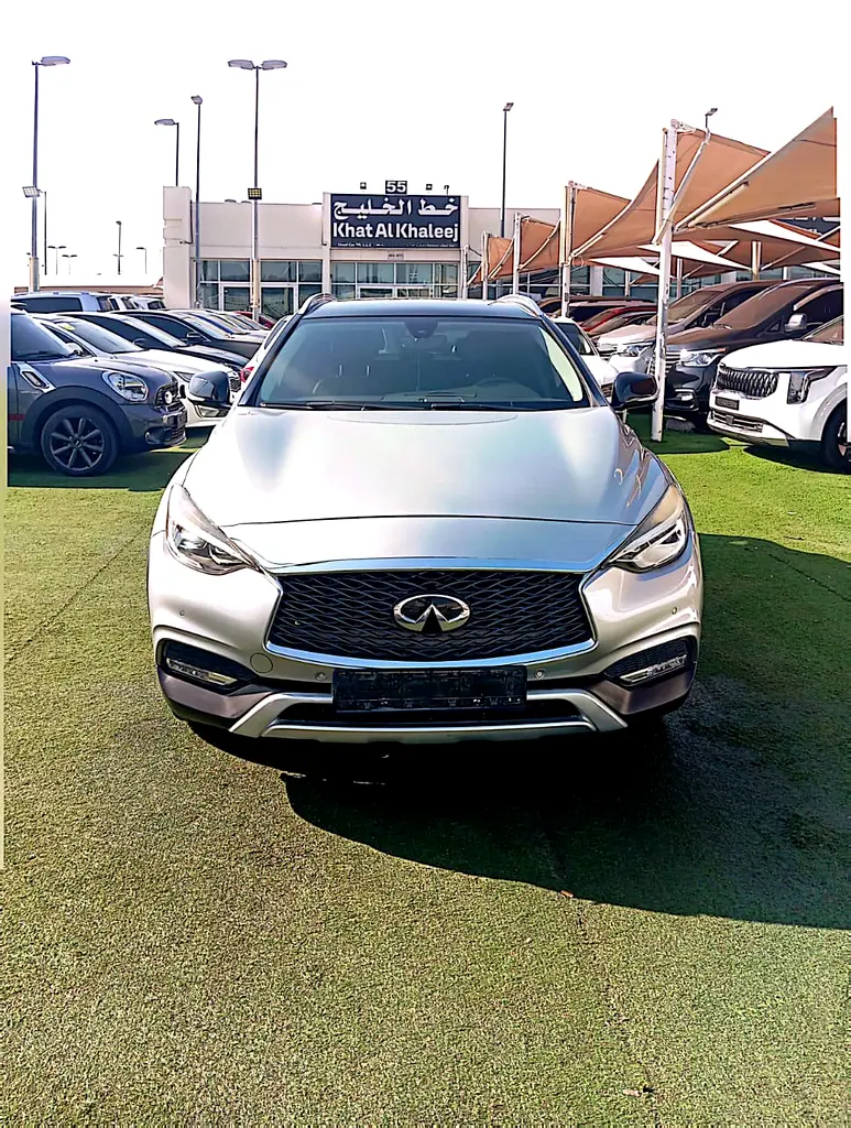 Infiniti QX30 2018 — photo 1 of 12