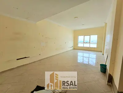 Lavish 2BHK With 2Bathroom/Family Building/Near Mahila Road
