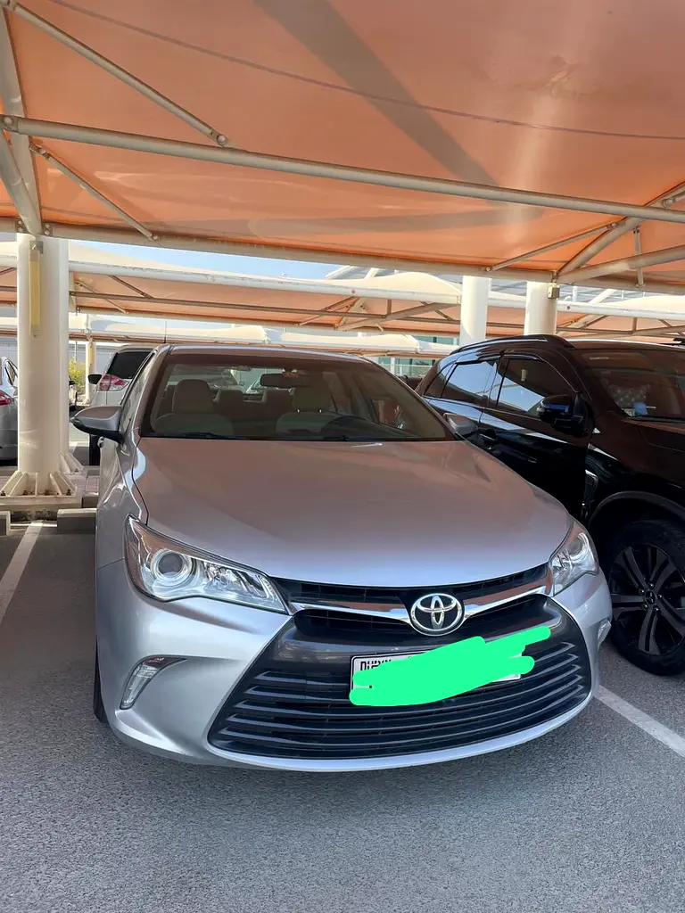 Toyota Camry 2016 — photo 1 of 5